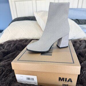 MIA Piani Knit Bootie Size 7M | Silver | Block Heel | NIB